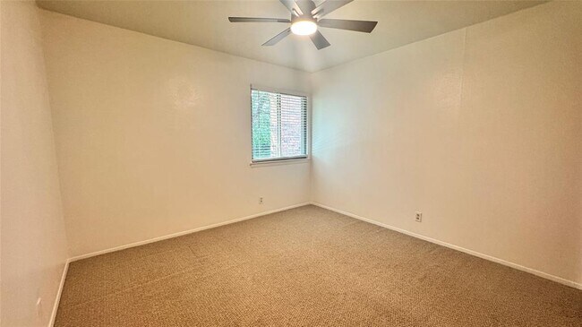 Building Photo - 8903 Trone Cir