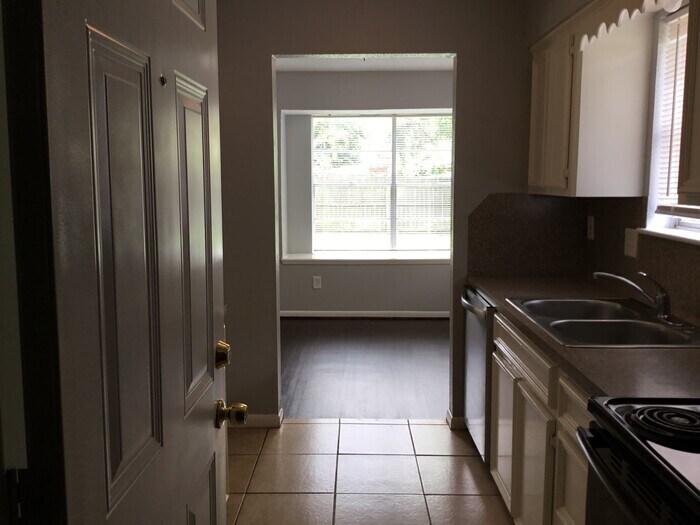 Building Photo - 16910 Barcelona Dr