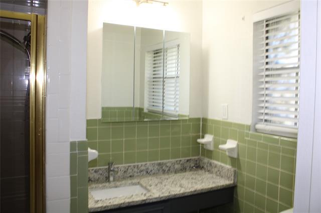 Building Photo - 2730 King Cole Dr