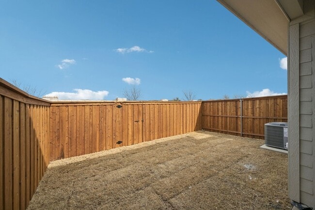 Building Photo - 3505 Taas Dr