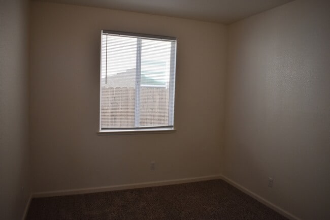 Building Photo - 4457 Jennifer Wy