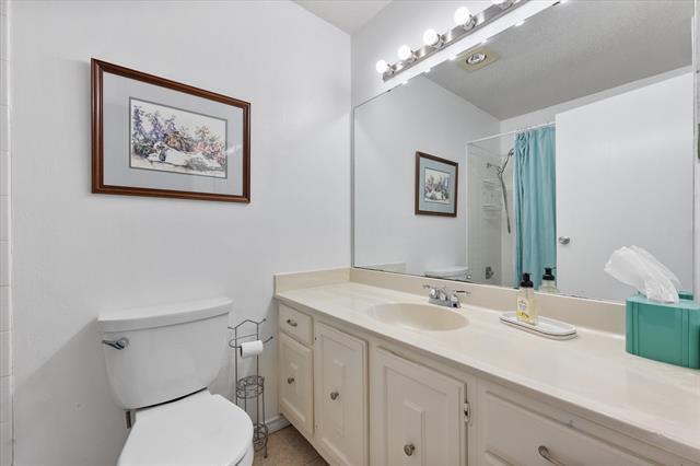 Building Photo - 6 Brook Creek Ct
