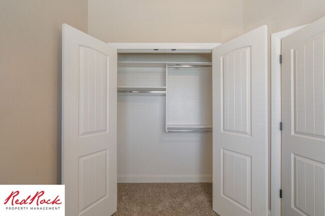 Building Photo - Dog Friendly, Pleasant 4 Bedroom, 2.5 Bathroom Townhome