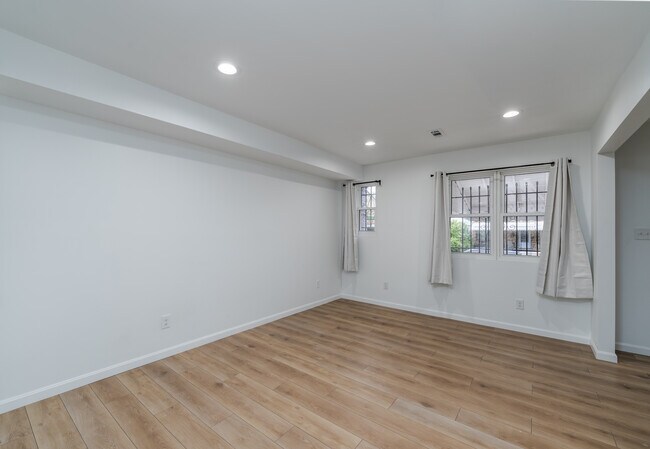 Building Photo - 5120 Queensberry Ave