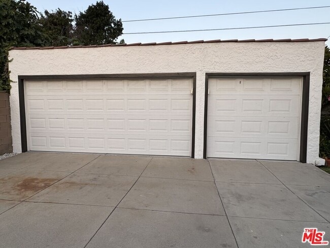 Building Photo - 326 N La Jolla Ave