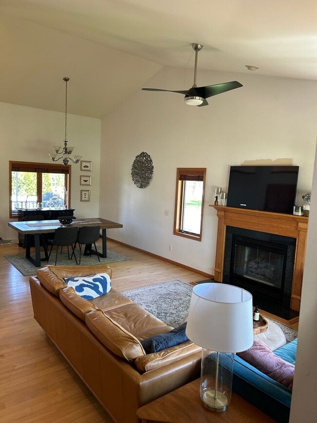 Building Photo - Charming West Side Single Family Home