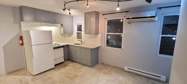 Building Photo - 332 49th St