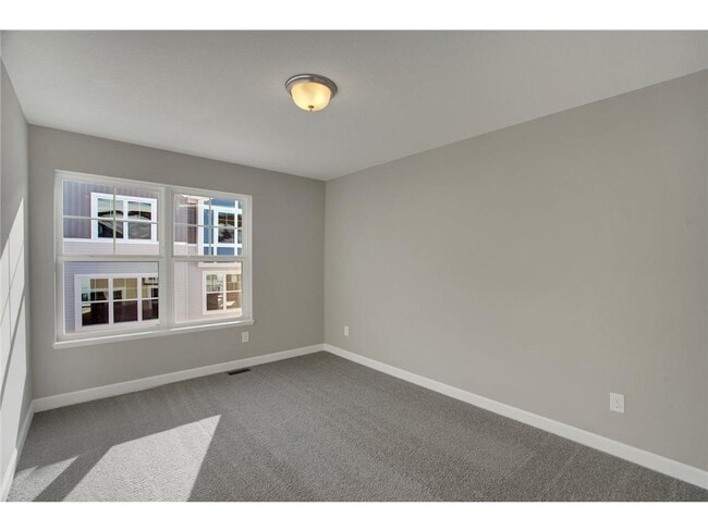 Building Photo - 855 Roselyn Dr