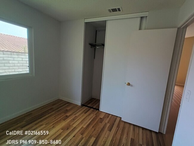 Building Photo - Walnut 3 Bedroom Home