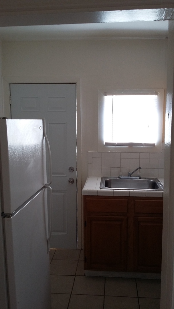 Building Photo - Spacious 1 bed, 1 bath in Great Location