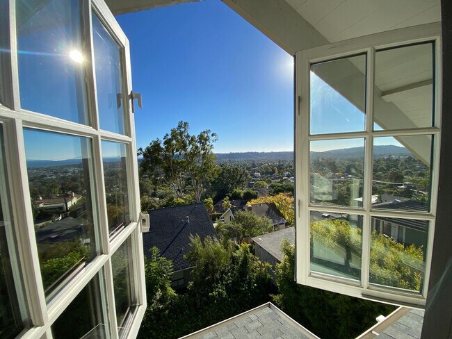 Building Photo - Enchanting 1-Bedroom, 1-Bath Oasis with Stunning Views
