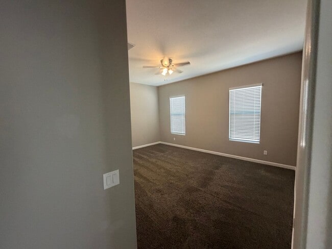 Building Photo - 40946 W Hillman Dr