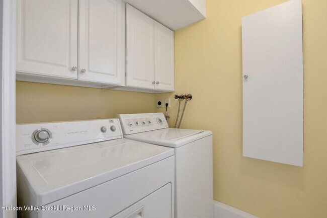 Building Photo - 411 Albany Ave