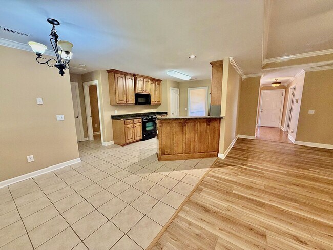 Building Photo - Beautiful 4-Bedroom Home in a Prime Location!