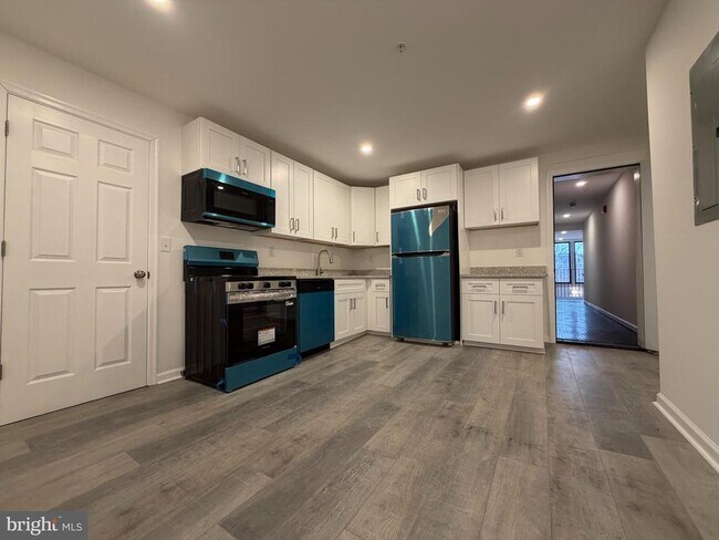 Building Photo - 45 E High St