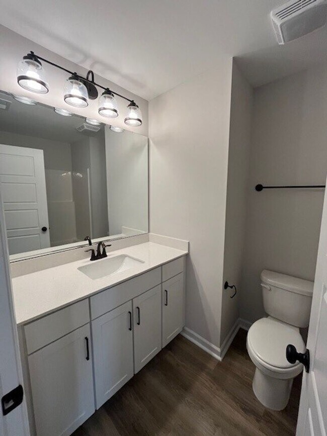 Building Photo - Brand New 3 bedroom 2.5 bath townhome in Leland area