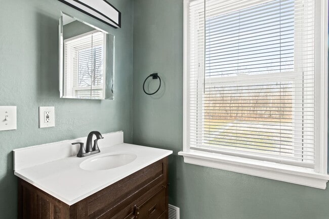 Building Photo - Charming 3-Bedroom Home in Newark, Ohio