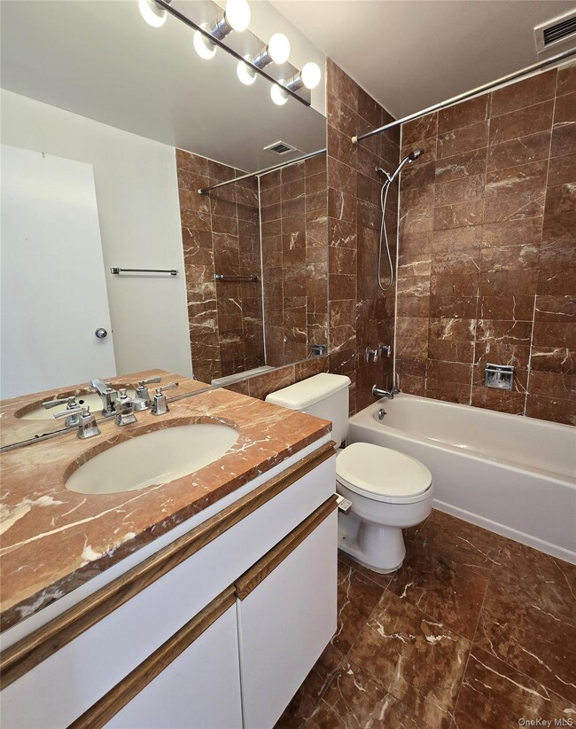 Building Photo - 201 W 74th St