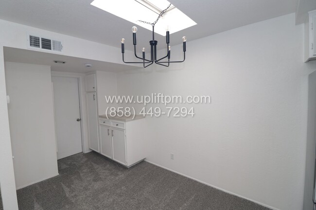 Building Photo - 1BR/1BA LA MESA w/ 2 Balconies near Lake M...