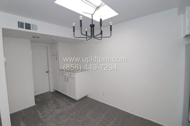 Building Photo - *GREAT SPECIAL! $500 OFF!* 1BR/1BA w/ TWO ...