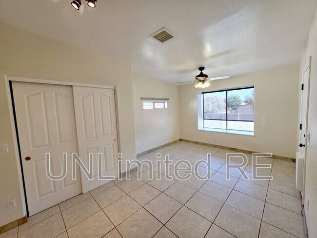 Building Photo - 1041 S Vista Grande Dr