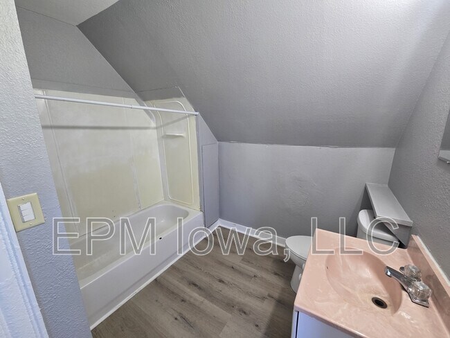 Building Photo - 1806 M St SW