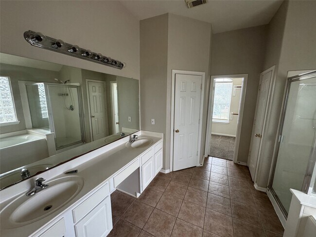 Building Photo - 17703 Towne Bridge Dr