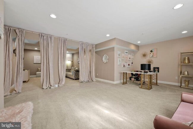 Building Photo - 607 Somerstown St