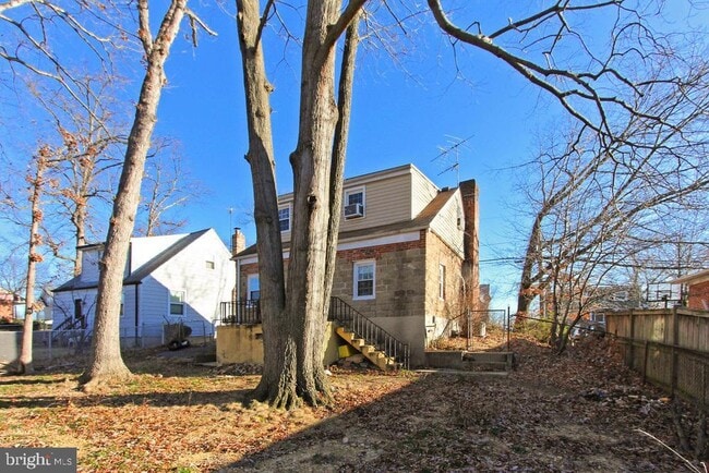 Building Photo - 2104 S Nelson St