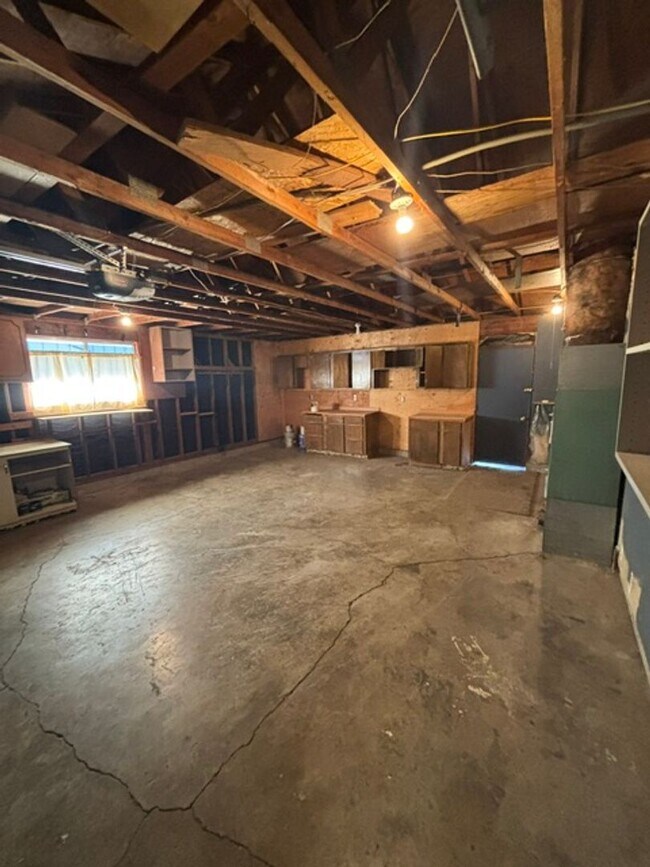 Building Photo - 408 E Pinehurst Dr