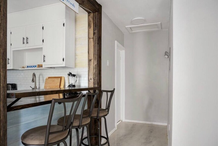 Building Photo - 2001 N 61st Ave