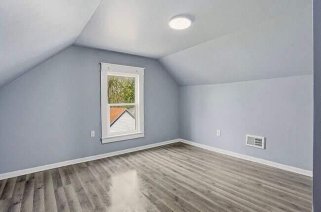 Building Photo - Spacious 4 Bed / 1 Bath Home in Carrollton Township!