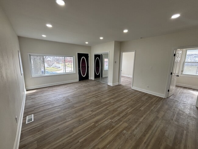 Building Photo - 1368 Waite St