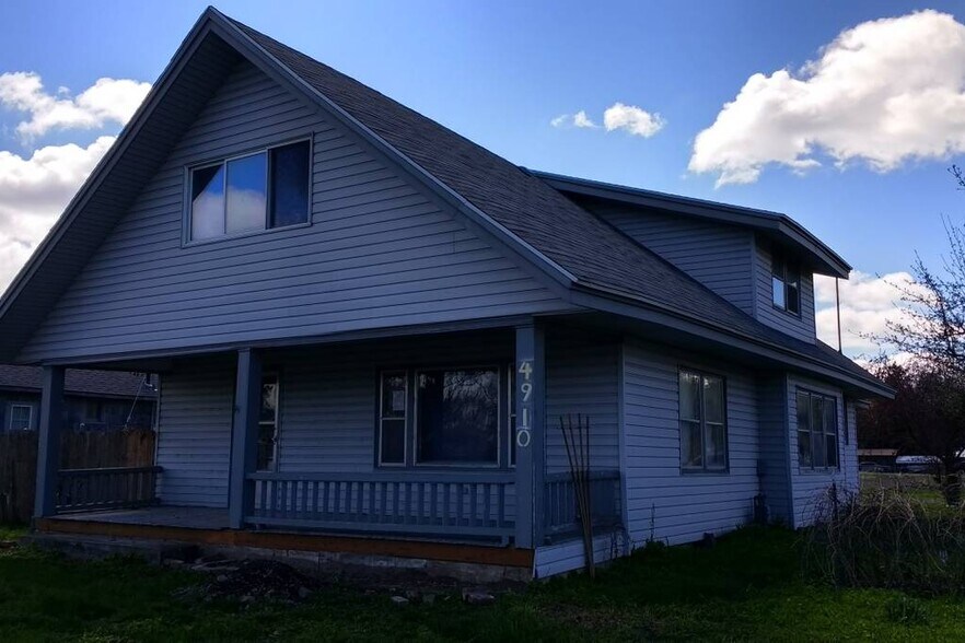 Outside view - 4910 E 6th Ave