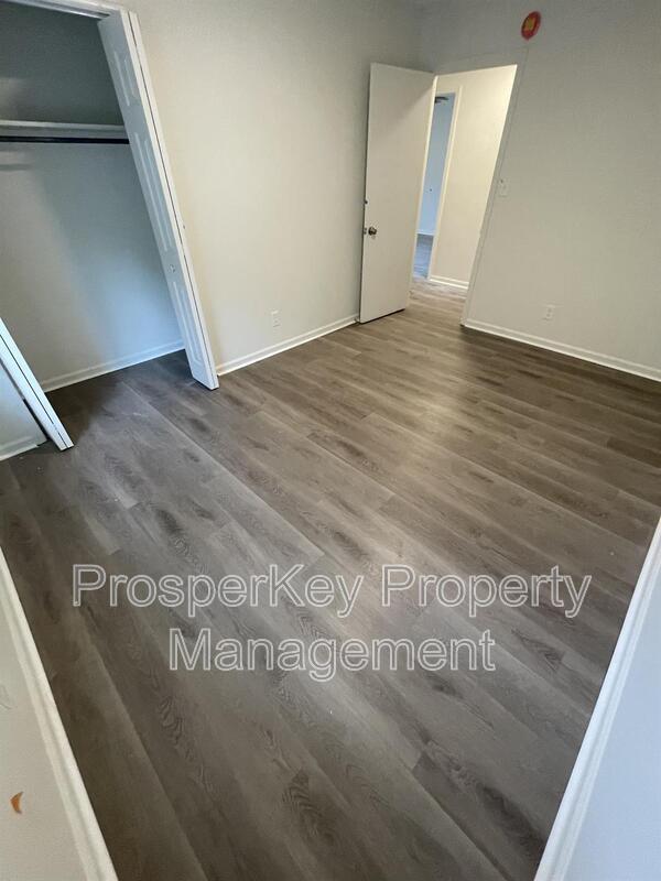 Building Photo - 418 E Northwoods Dr