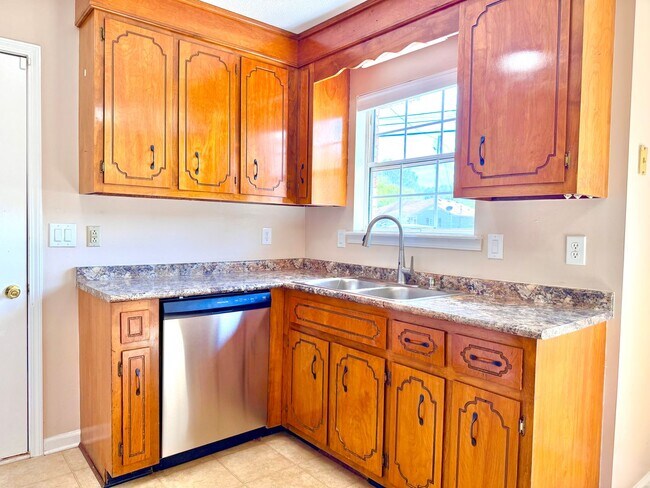 Building Photo - 1215 Marla Dr