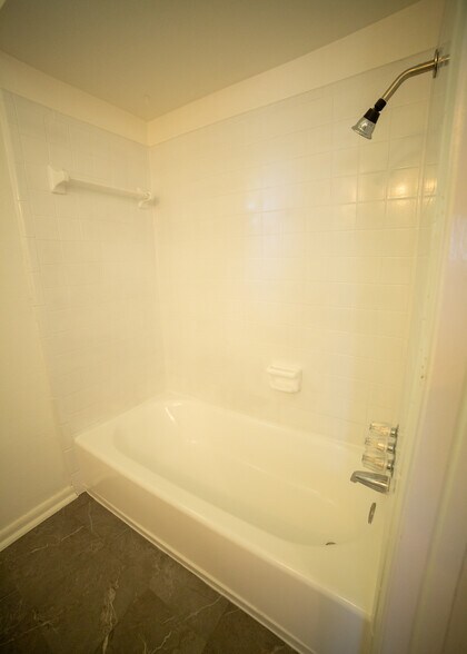 Building Photo - 13602 Fernhill Dr