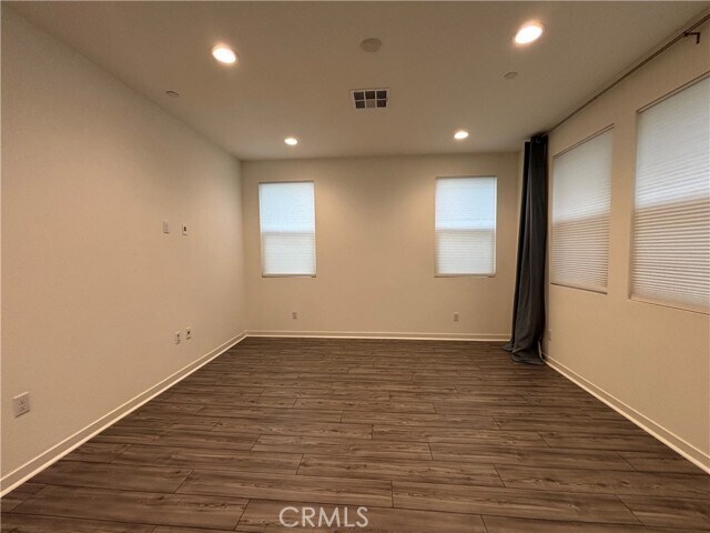 Building Photo - 26149 Park Ave