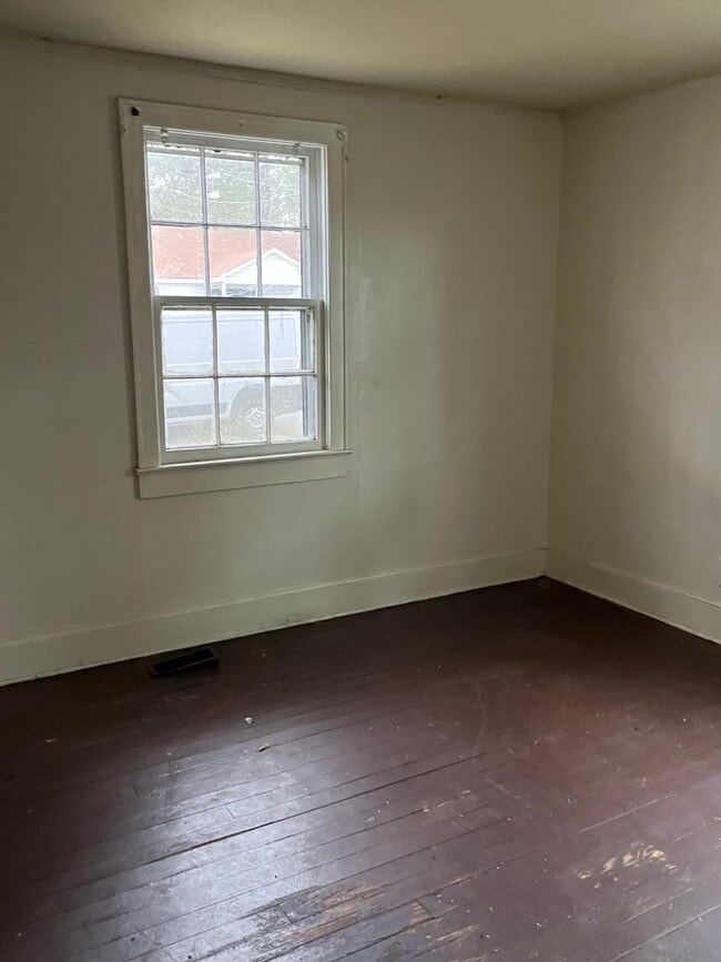 Building Photo - 808 Jaycee Terrace