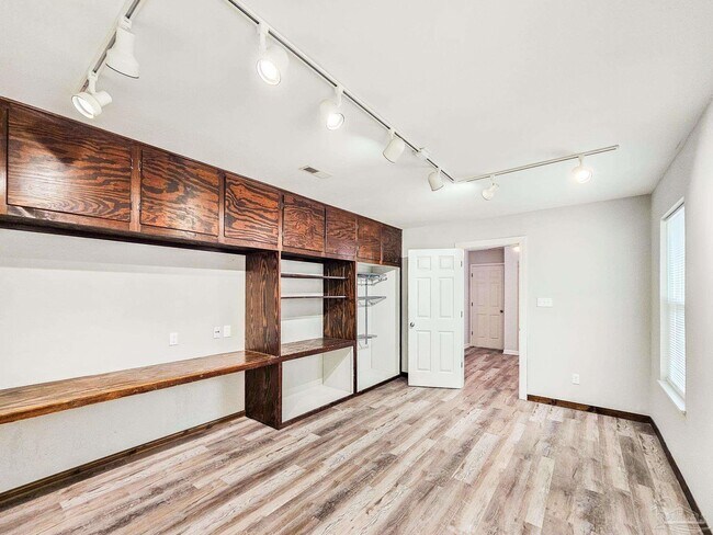 Building Photo - 4770 Skyline Dr