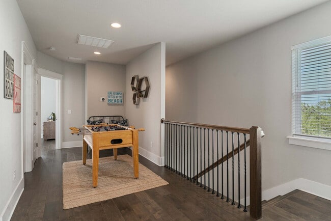Building Photo - 374 Gulfview Cir