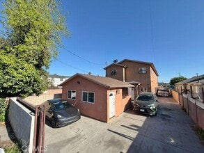 Building Photo - 227 E 84th St