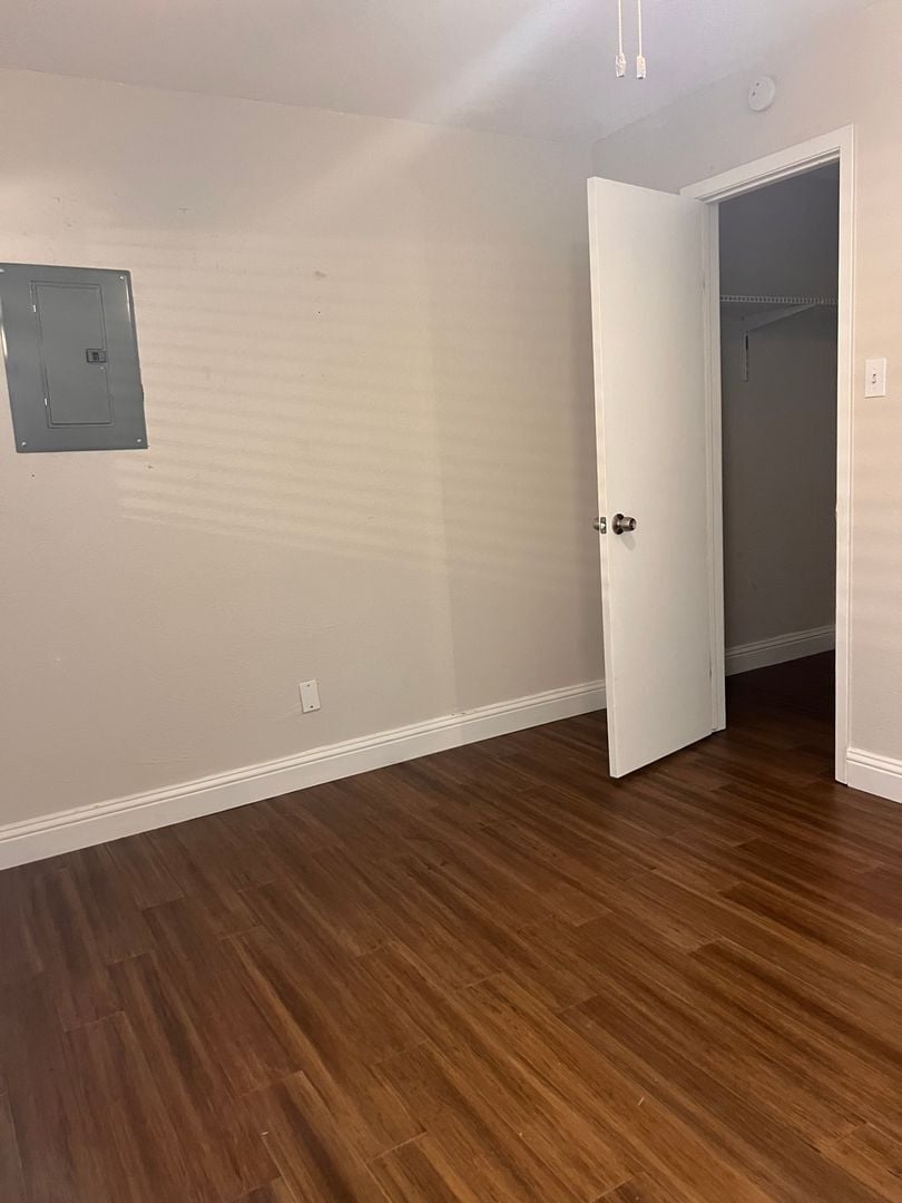 Building Photo - 1840 Burton Dr