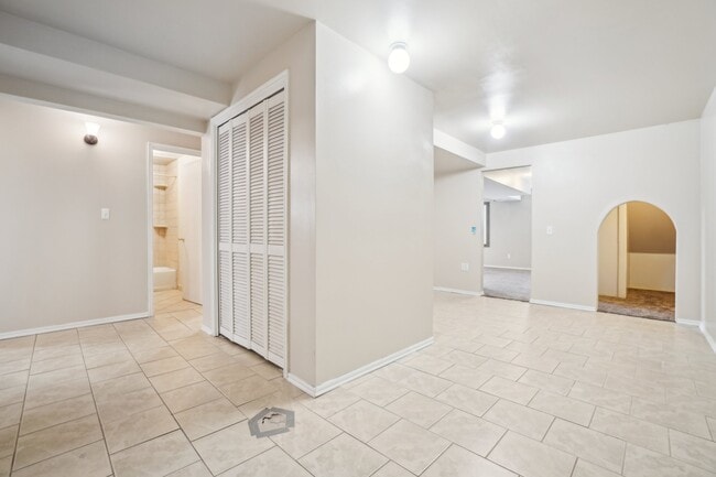 Building Photo - 240 W 220 S St