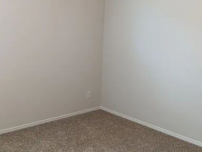 Building Photo - Welcome to this beautiful 3 bedroom, 2 bat...