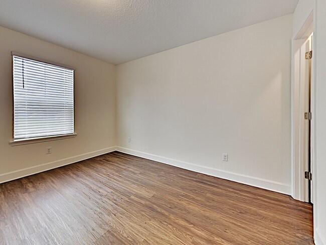 Building Photo - 3367 Roundabout Drive