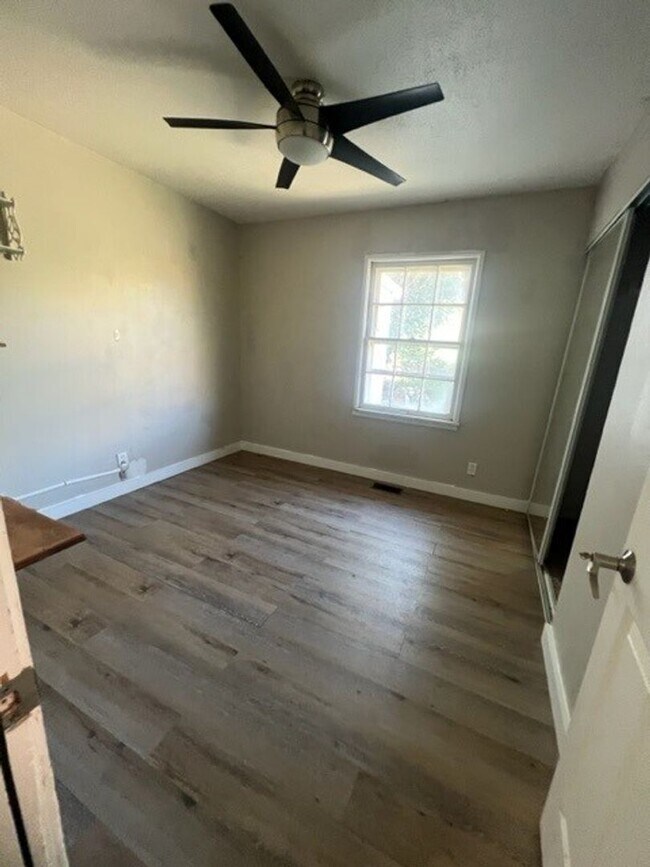 Building Photo - Adorable 3 bed/1.5 bath house with yard