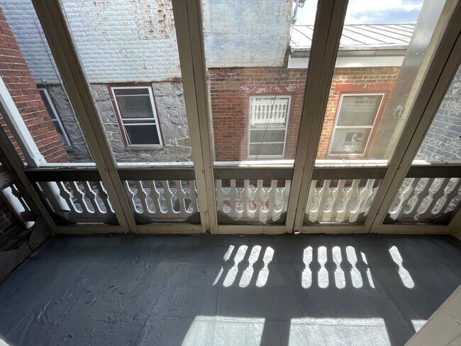 Building Photo - 122-122 N Hanover St