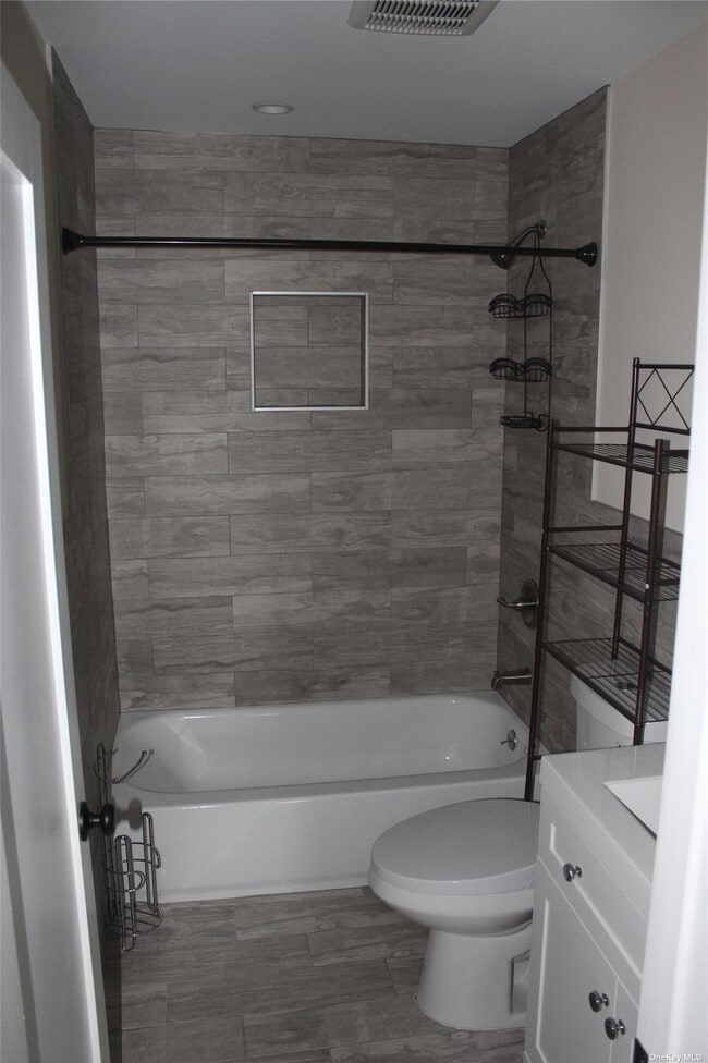 Building Photo - 9 Sinclair St