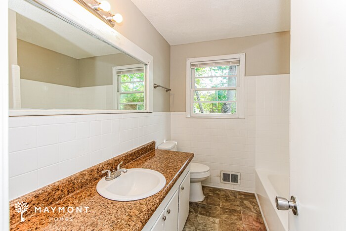 Building Photo - 4010 Pine Cone Dr